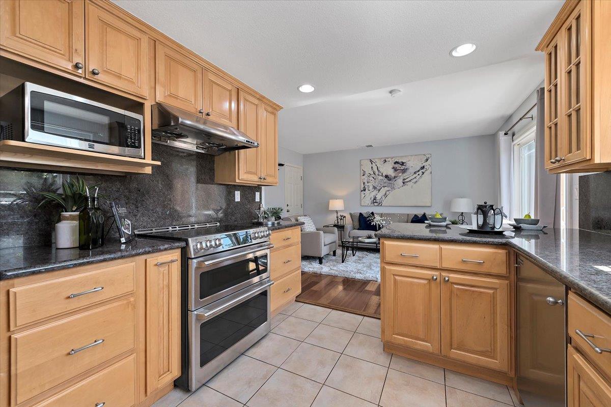 Detail Gallery Image 9 of 30 For 36 Southmar Ct, San Jose,  CA 95138 - 4 Beds | 2/1 Baths