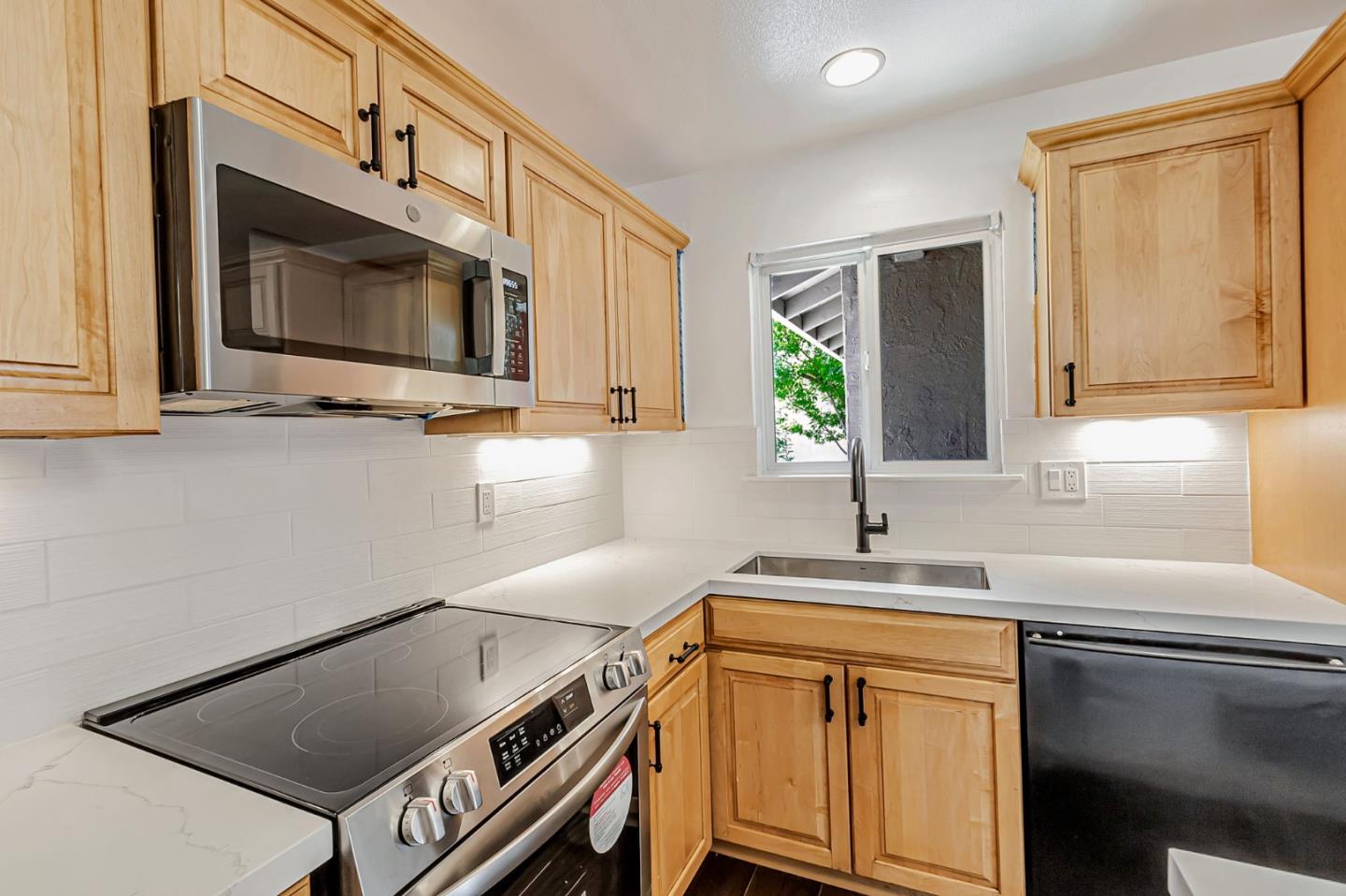 Detail Gallery Image 14 of 41 For 738 Shawnee Ln, San Jose,  CA 95123 - 4 Beds | 2 Baths
