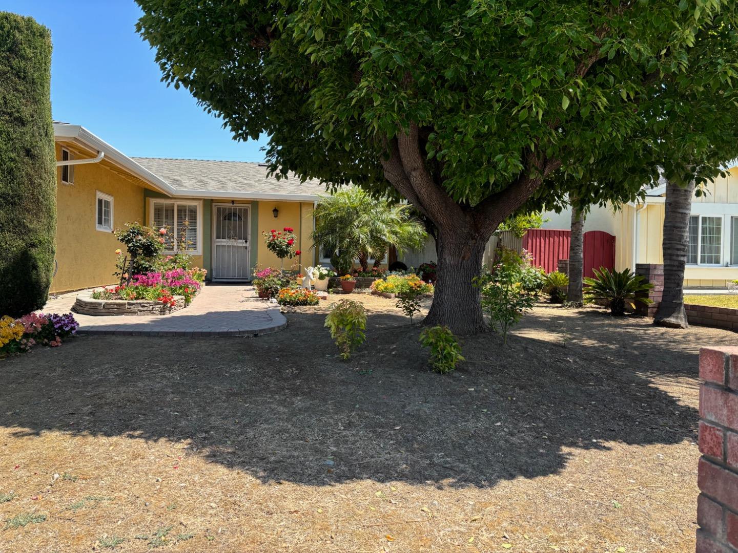 Detail Gallery Image 3 of 29 For 1556 Aldrich Way, San Jose,  CA 95121 - 3 Beds | 2 Baths
