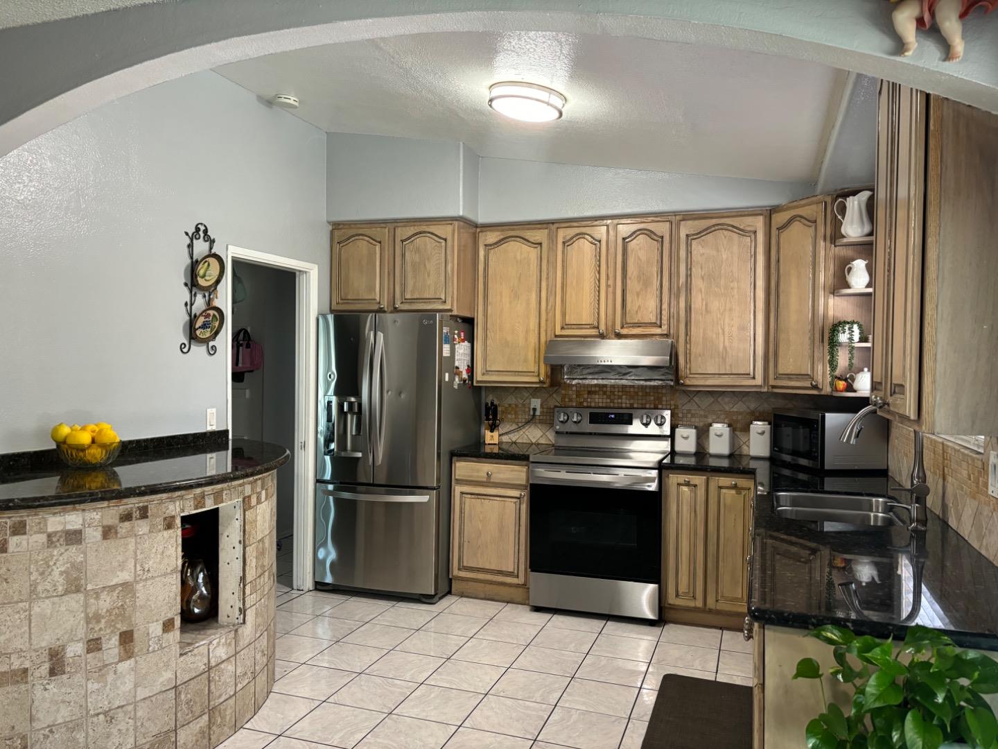 Detail Gallery Image 7 of 29 For 1556 Aldrich Way, San Jose,  CA 95121 - 3 Beds | 2 Baths