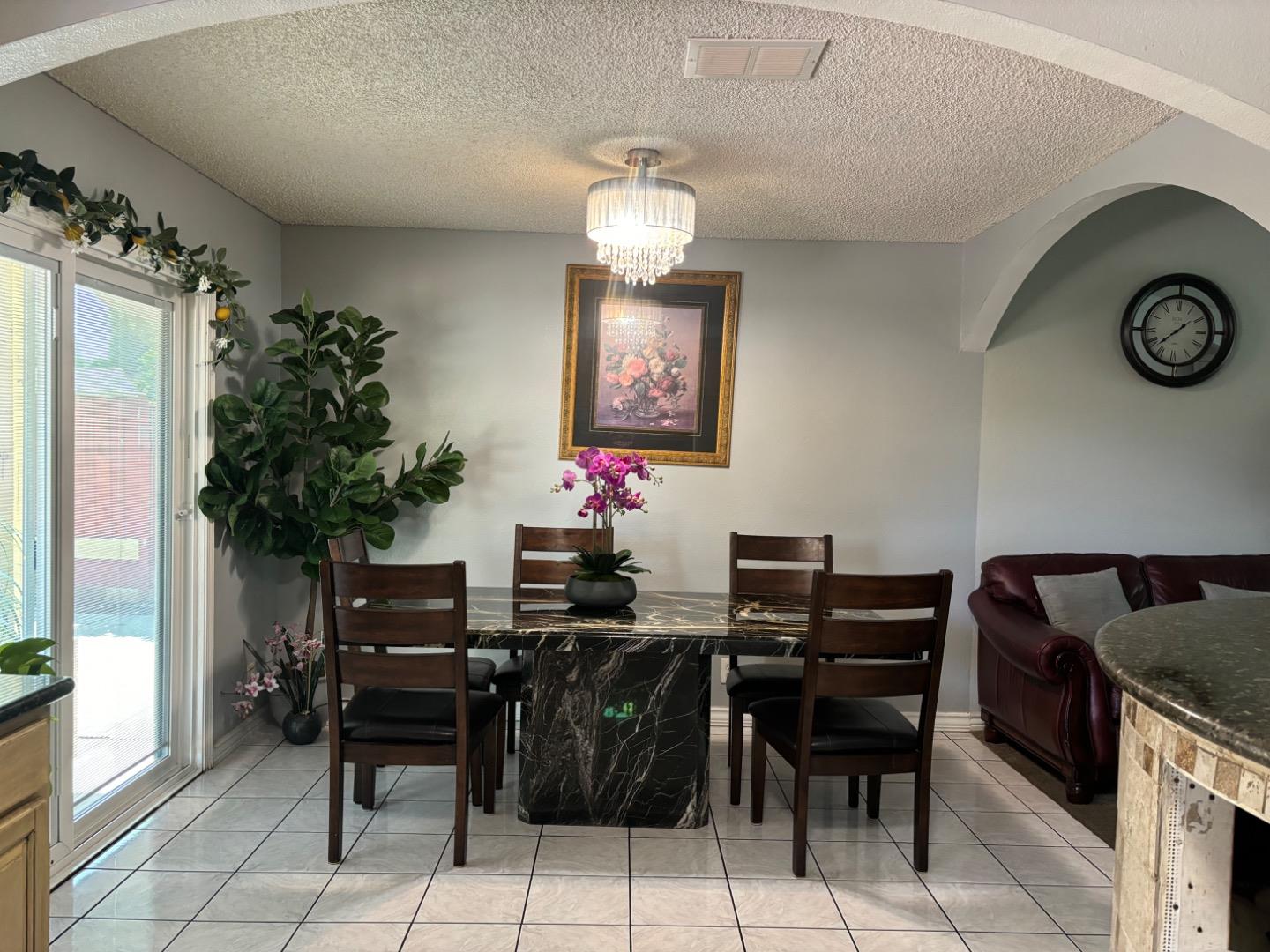 Detail Gallery Image 8 of 29 For 1556 Aldrich Way, San Jose,  CA 95121 - 3 Beds | 2 Baths