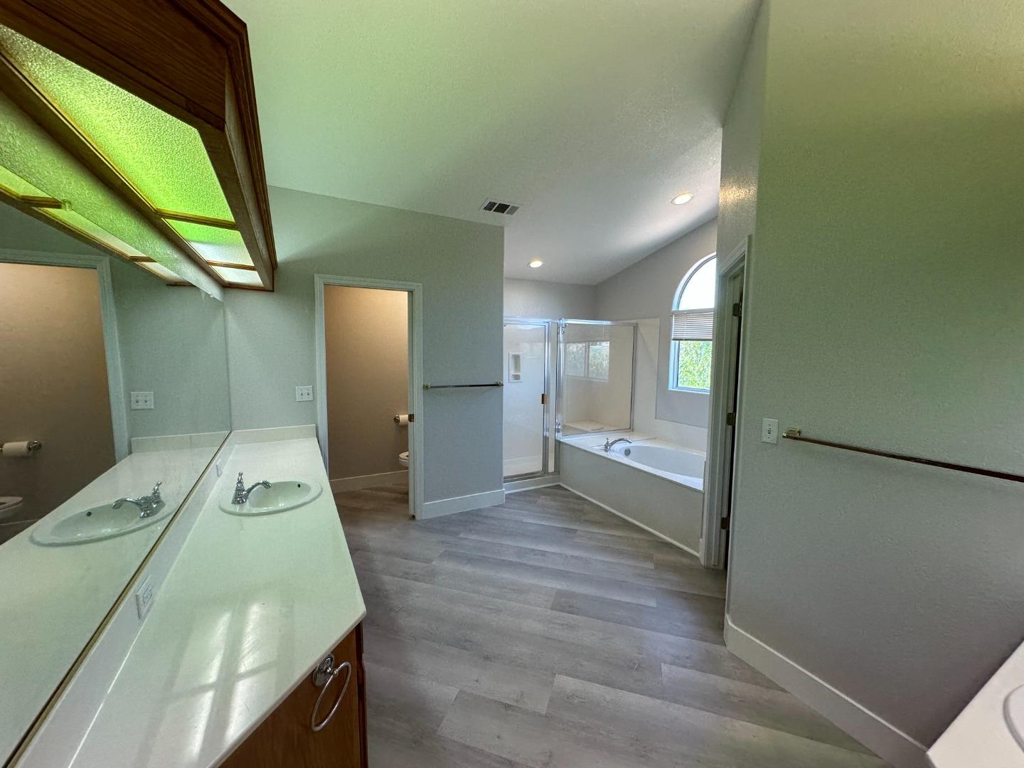 Detail Gallery Image 10 of 27 For 1842 Loma Linda Cir, Los Banos,  CA 93635 - 4 Beds | 3 Baths
