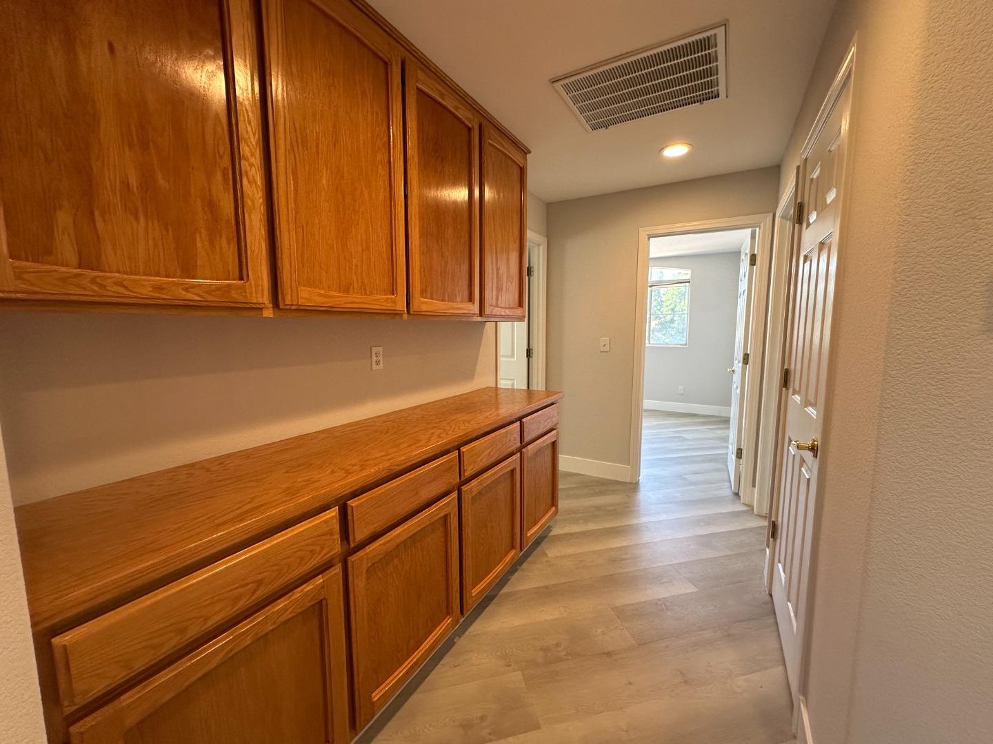 Detail Gallery Image 17 of 27 For 1842 Loma Linda Cir, Los Banos,  CA 93635 - 4 Beds | 3 Baths