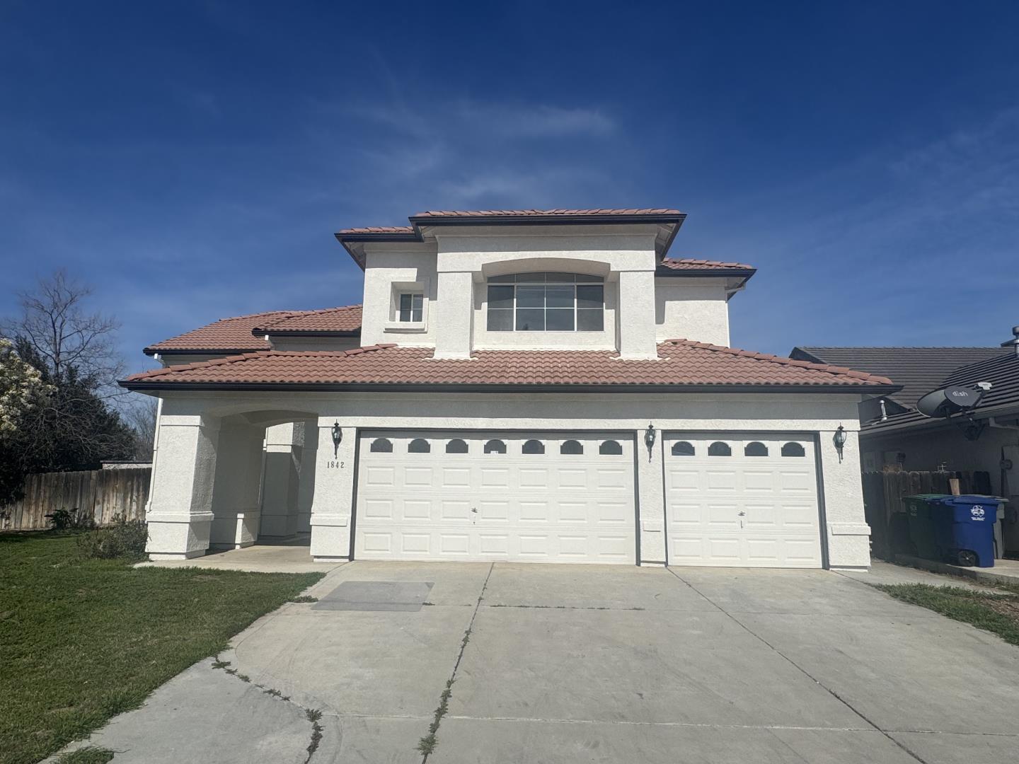 Detail Gallery Image 2 of 27 For 1842 Loma Linda Cir, Los Banos,  CA 93635 - 4 Beds | 3 Baths