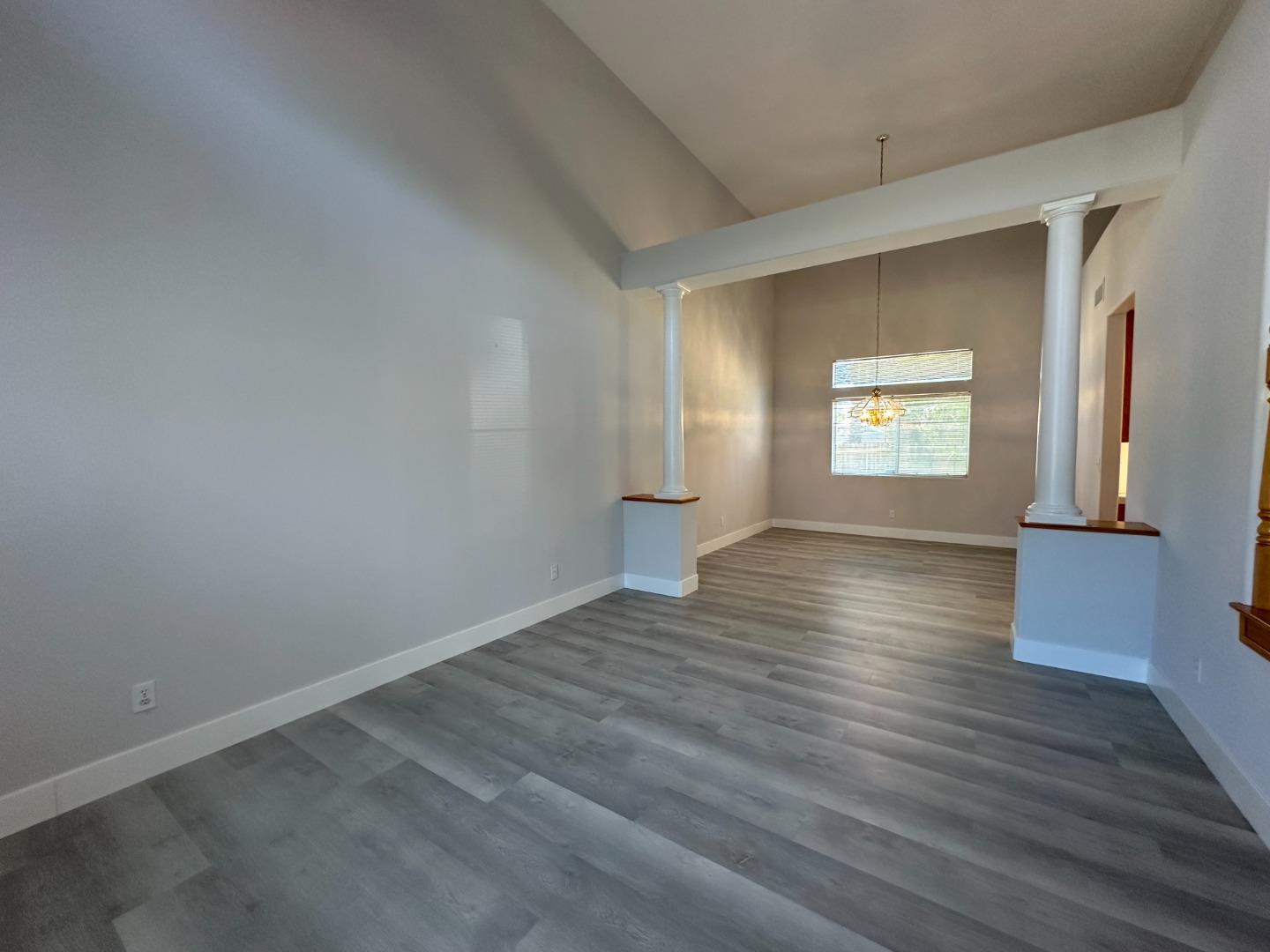 Detail Gallery Image 5 of 27 For 1842 Loma Linda Cir, Los Banos,  CA 93635 - 4 Beds | 3 Baths