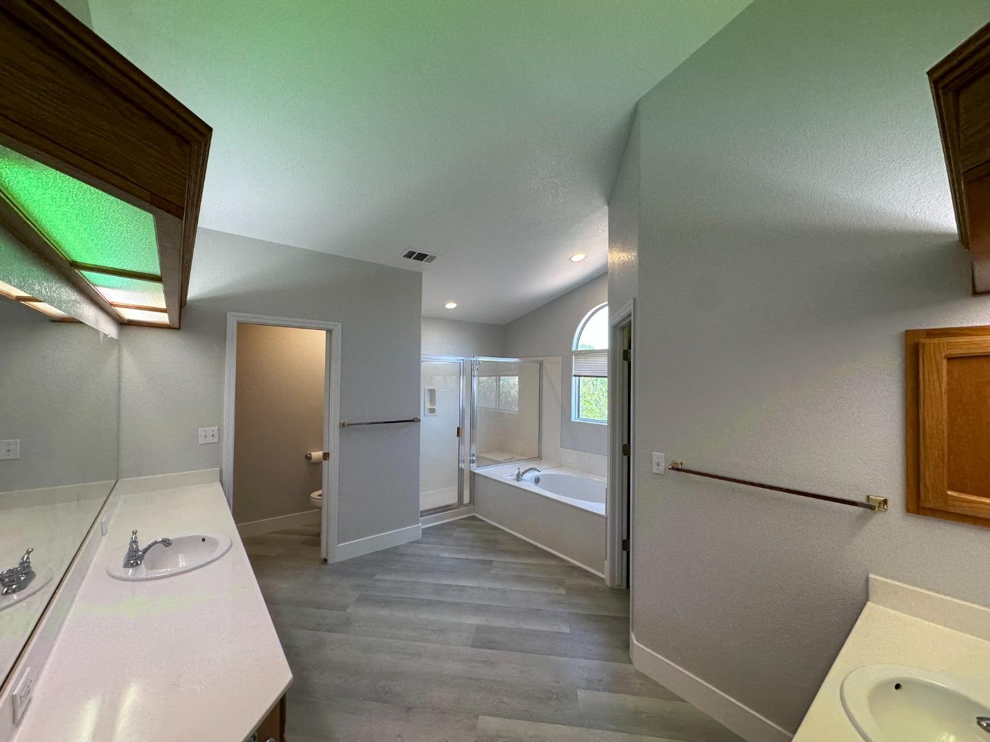 Detail Gallery Image 7 of 27 For 1842 Loma Linda Cir, Los Banos,  CA 93635 - 4 Beds | 3 Baths