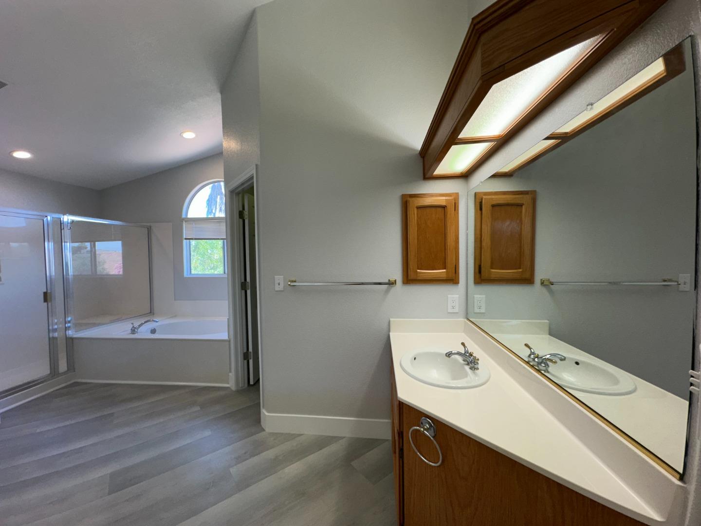 Detail Gallery Image 8 of 27 For 1842 Loma Linda Cir, Los Banos,  CA 93635 - 4 Beds | 3 Baths