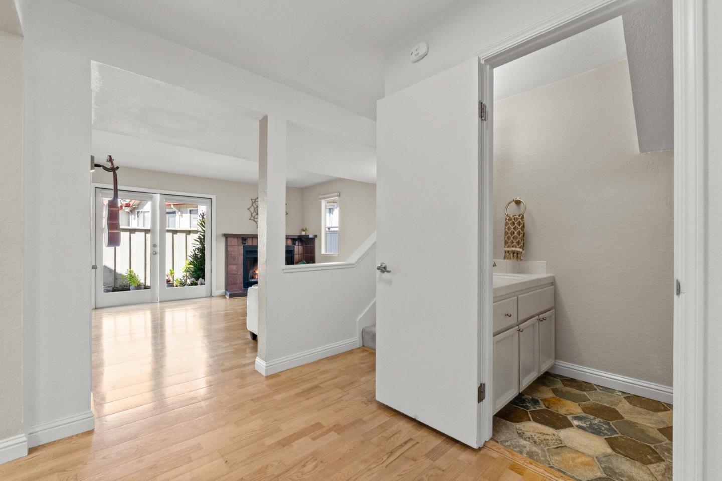 Detail Gallery Image 13 of 36 For 2707 Amberwood Ln, Santa Cruz,  CA 95065 - 3 Beds | 2/1 Baths