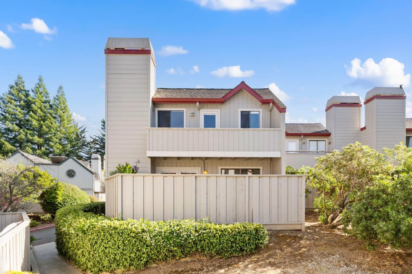 Detail Gallery Image 3 of 36 For 2707 Amberwood Ln, Santa Cruz,  CA 95065 - 3 Beds | 2/1 Baths