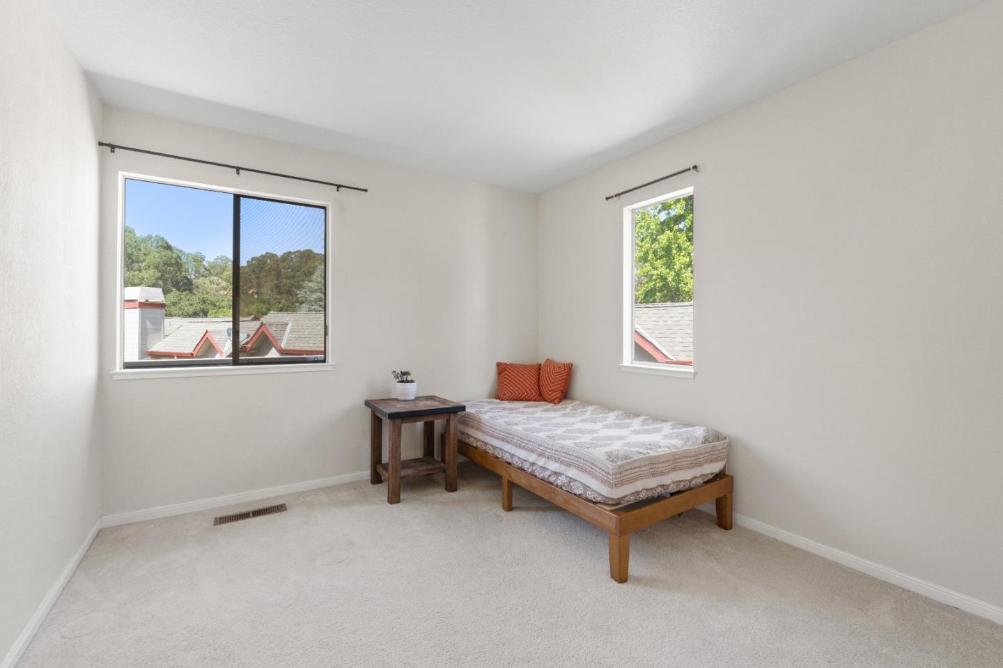 Detail Gallery Image 32 of 36 For 2707 Amberwood Ln, Santa Cruz,  CA 95065 - 3 Beds | 2/1 Baths