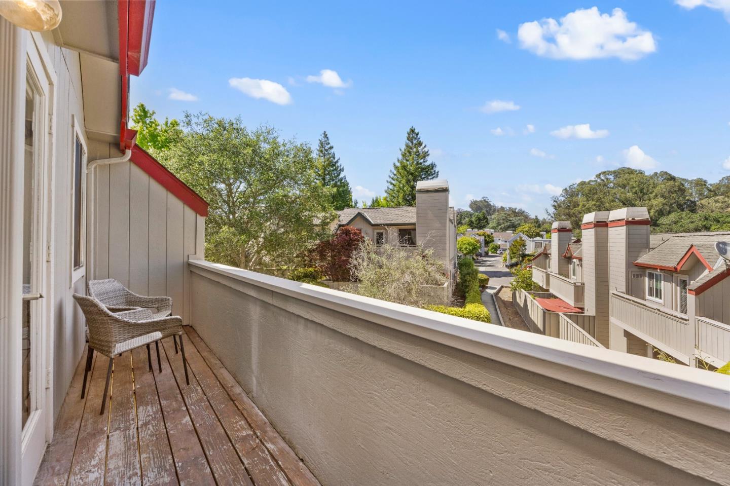 Detail Gallery Image 4 of 36 For 2707 Amberwood Ln, Santa Cruz,  CA 95065 - 3 Beds | 2/1 Baths