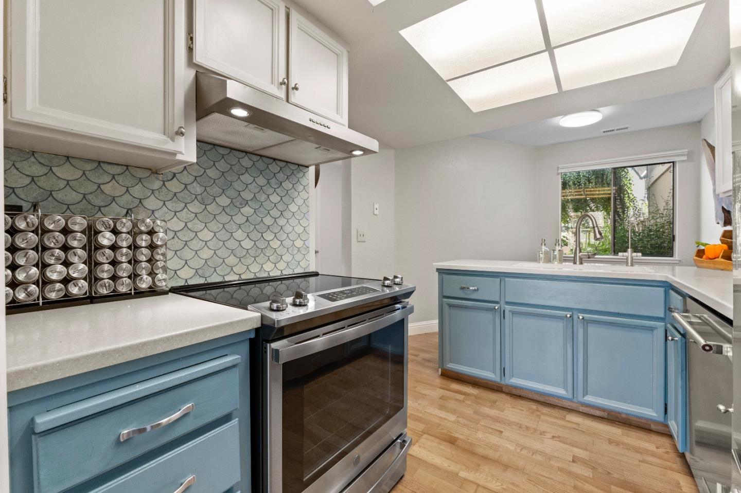 Detail Gallery Image 7 of 36 For 2707 Amberwood Ln, Santa Cruz,  CA 95065 - 3 Beds | 2/1 Baths