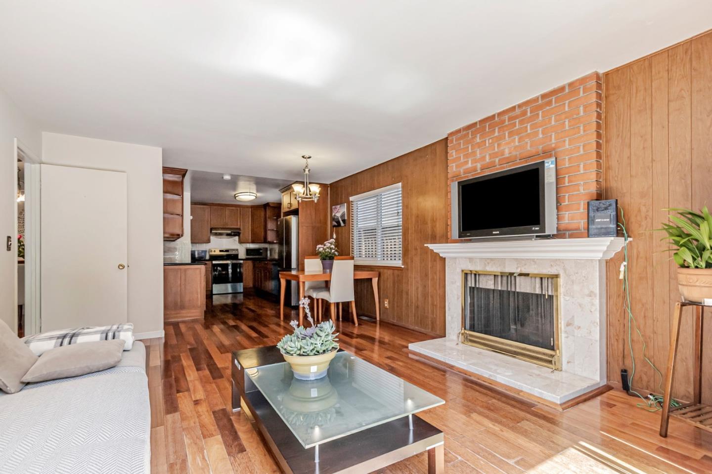 Detail Gallery Image 10 of 41 For 1135 Elmsford Dr, Cupertino,  CA 95014 - 3 Beds | 2/1 Baths