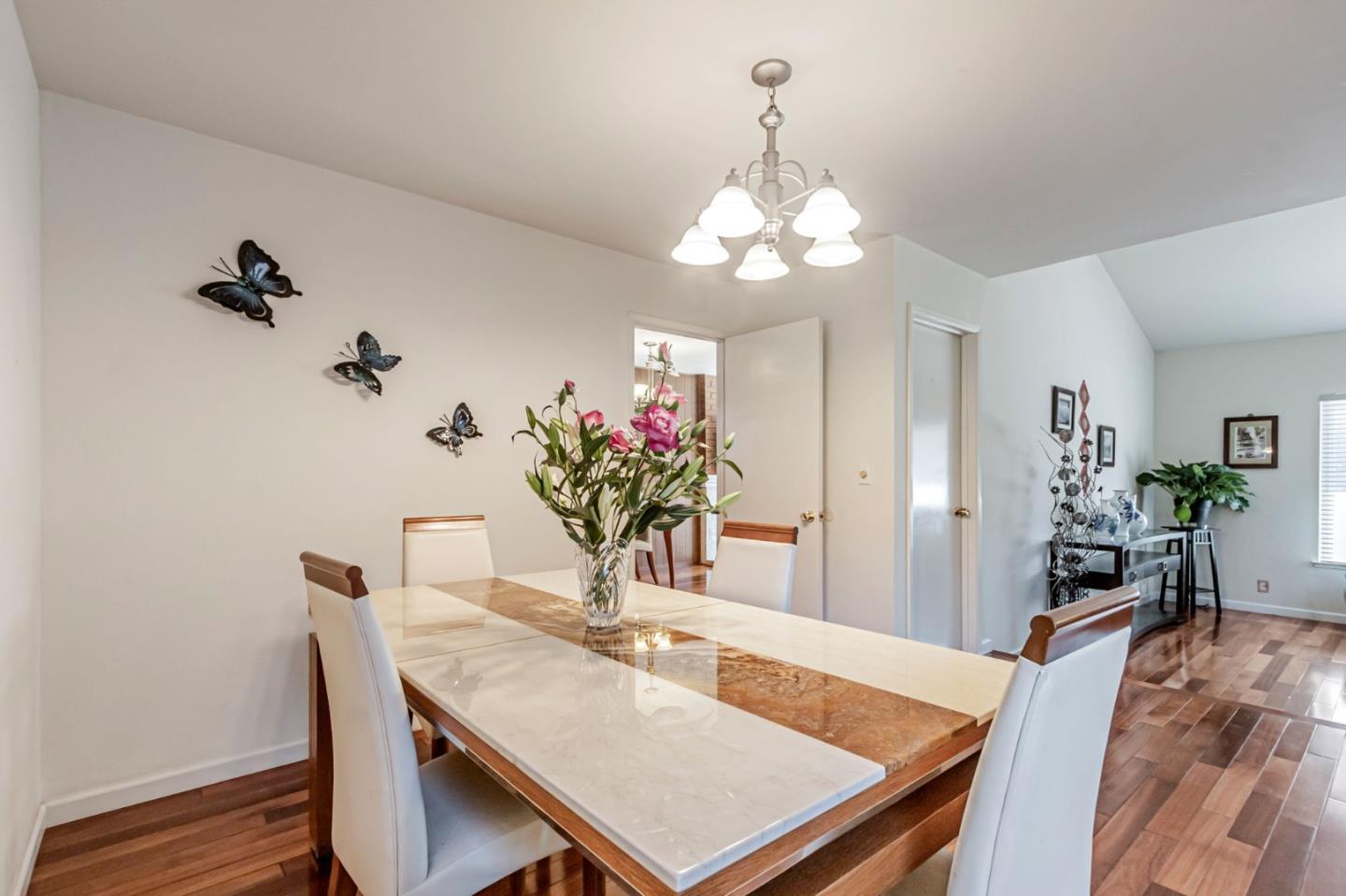Detail Gallery Image 11 of 41 For 1135 Elmsford Dr, Cupertino,  CA 95014 - 3 Beds | 2/1 Baths