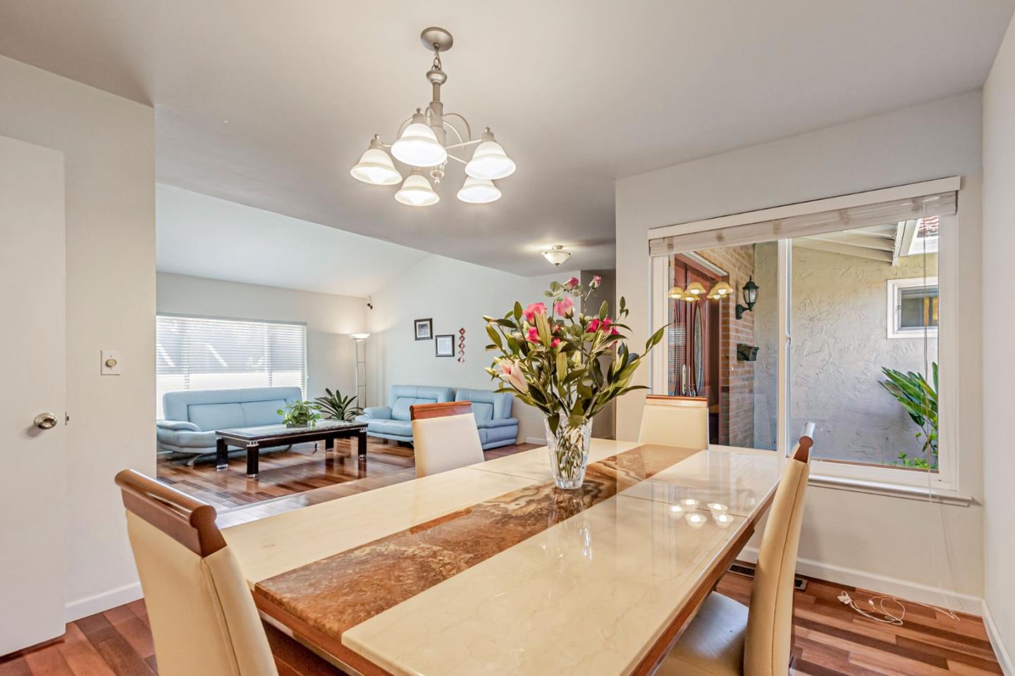 Detail Gallery Image 12 of 41 For 1135 Elmsford Dr, Cupertino,  CA 95014 - 3 Beds | 2/1 Baths