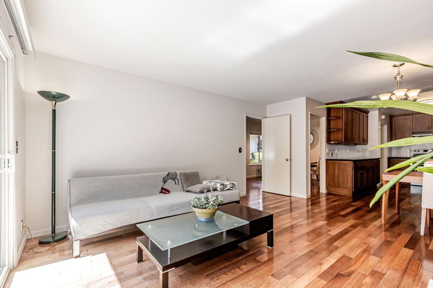 Detail Gallery Image 13 of 41 For 1135 Elmsford Dr, Cupertino,  CA 95014 - 3 Beds | 2/1 Baths