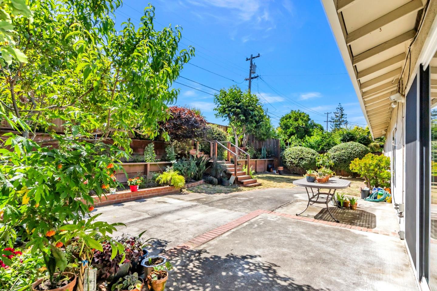 Detail Gallery Image 14 of 41 For 1135 Elmsford Dr, Cupertino,  CA 95014 - 3 Beds | 2/1 Baths