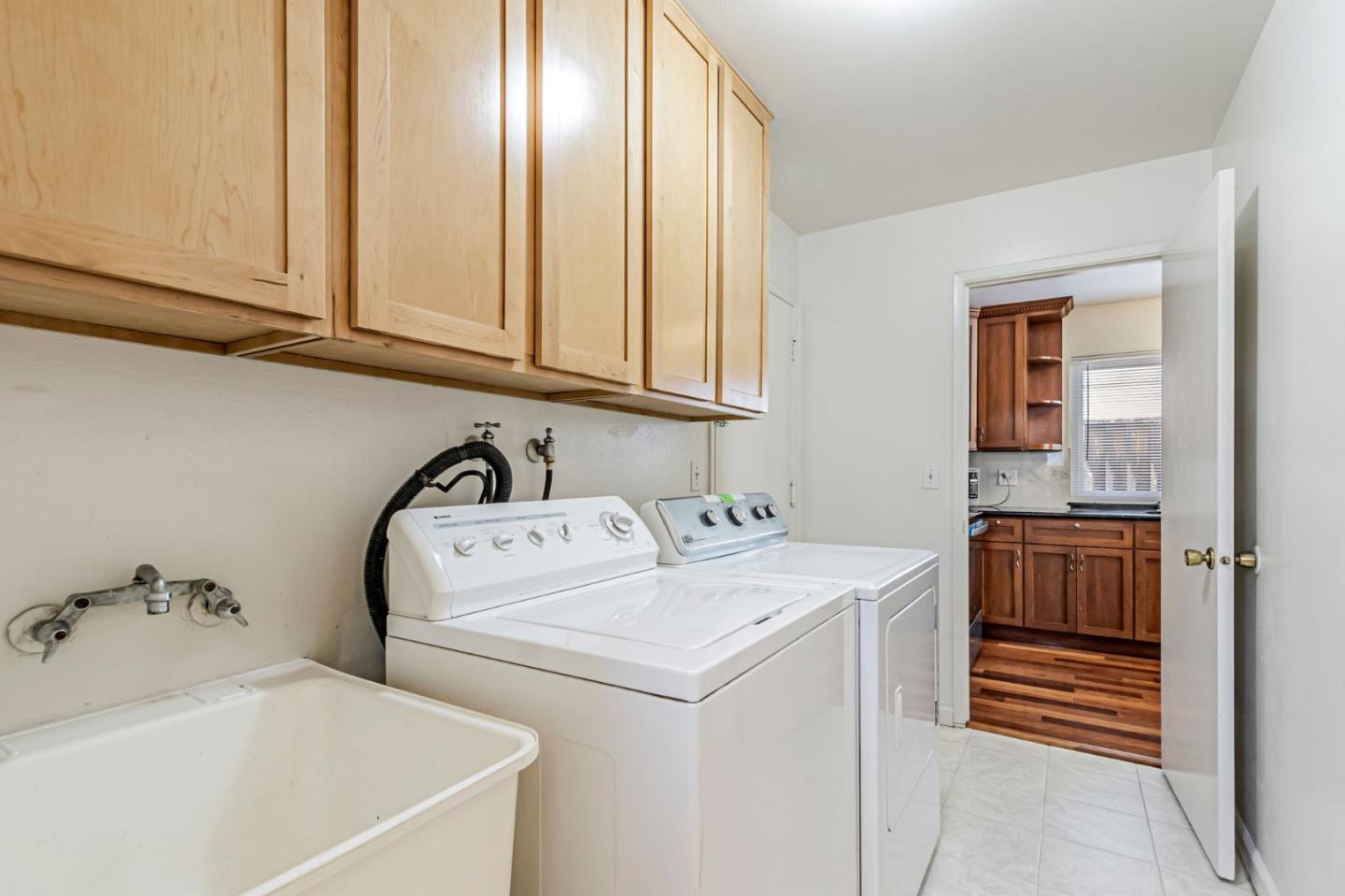 Detail Gallery Image 15 of 41 For 1135 Elmsford Dr, Cupertino,  CA 95014 - 3 Beds | 2/1 Baths
