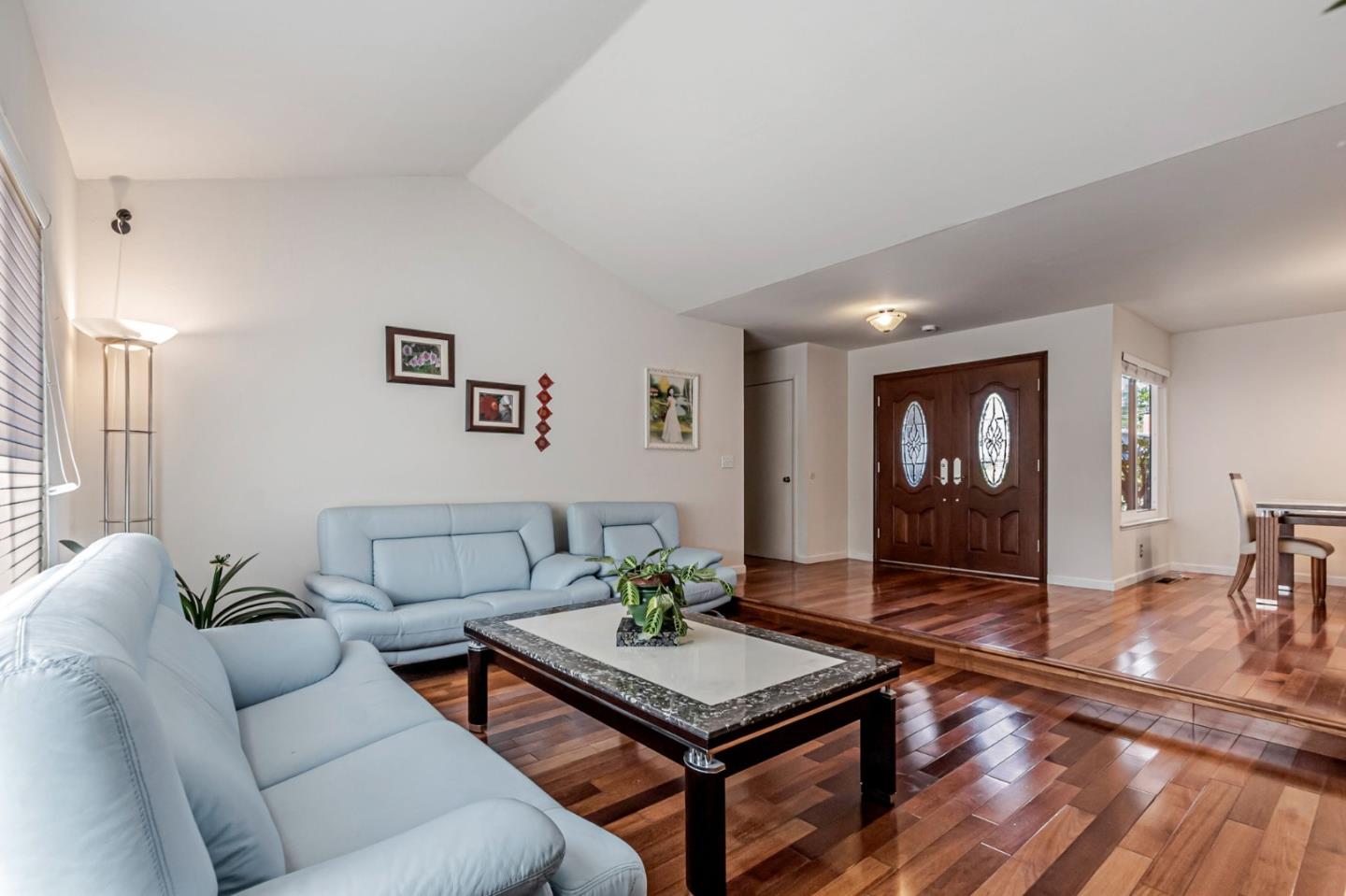 Detail Gallery Image 5 of 41 For 1135 Elmsford Dr, Cupertino,  CA 95014 - 3 Beds | 2/1 Baths