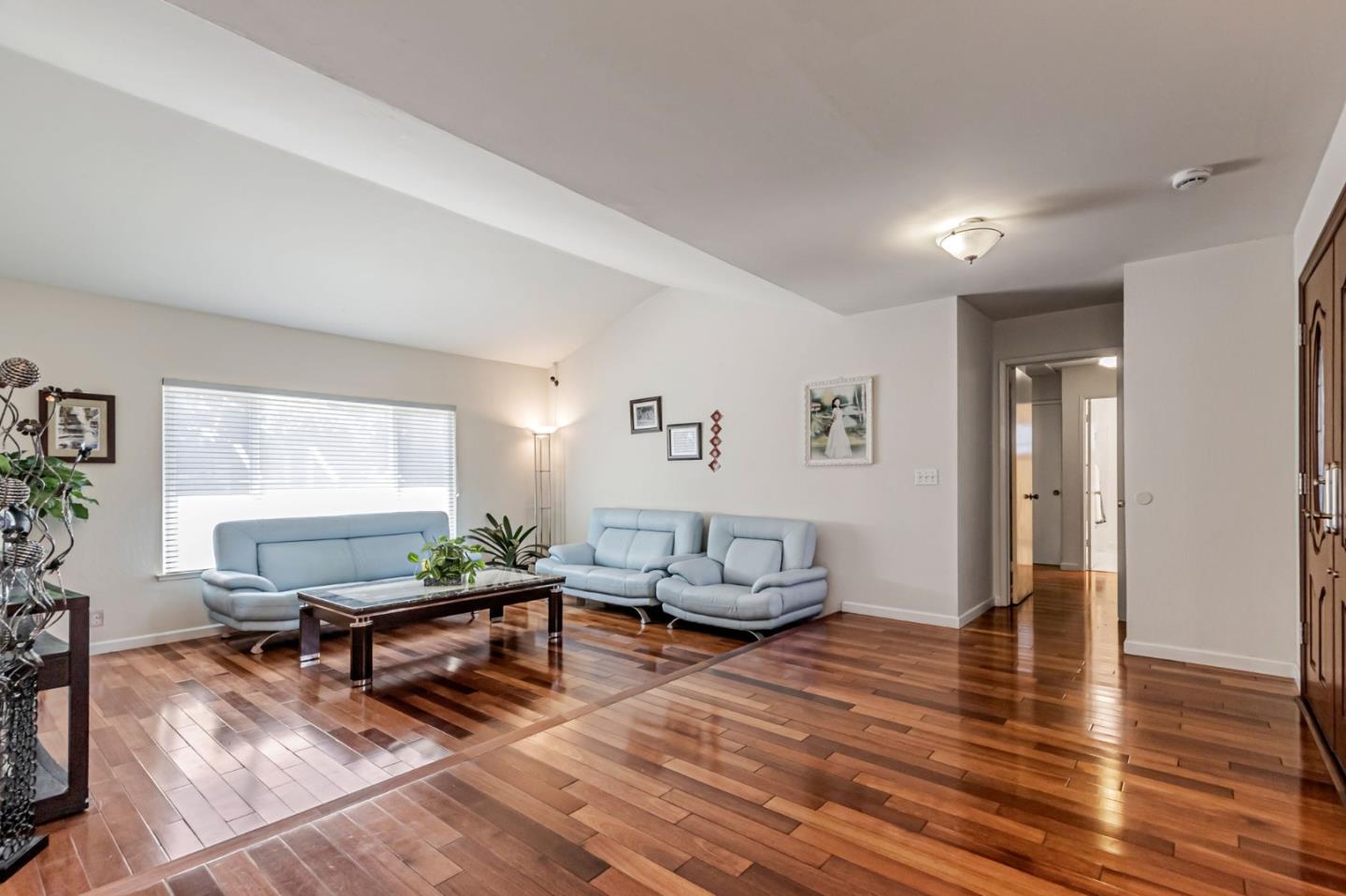 Detail Gallery Image 7 of 41 For 1135 Elmsford Dr, Cupertino,  CA 95014 - 3 Beds | 2/1 Baths