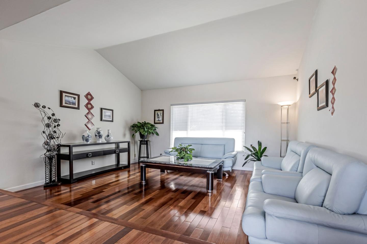 Detail Gallery Image 8 of 41 For 1135 Elmsford Dr, Cupertino,  CA 95014 - 3 Beds | 2/1 Baths