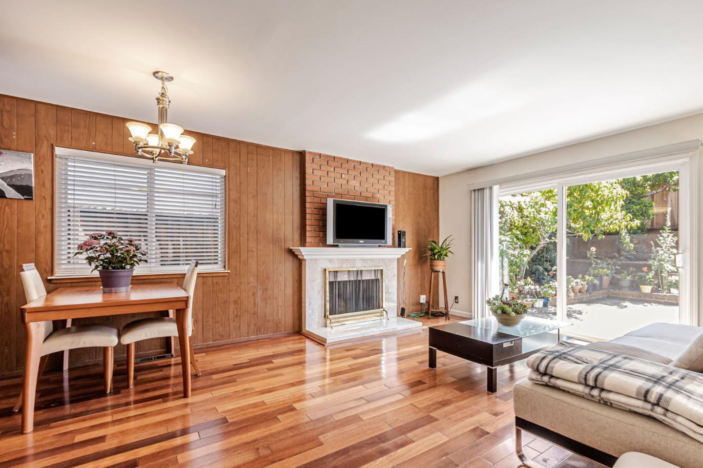 Detail Gallery Image 9 of 41 For 1135 Elmsford Dr, Cupertino,  CA 95014 - 3 Beds | 2/1 Baths