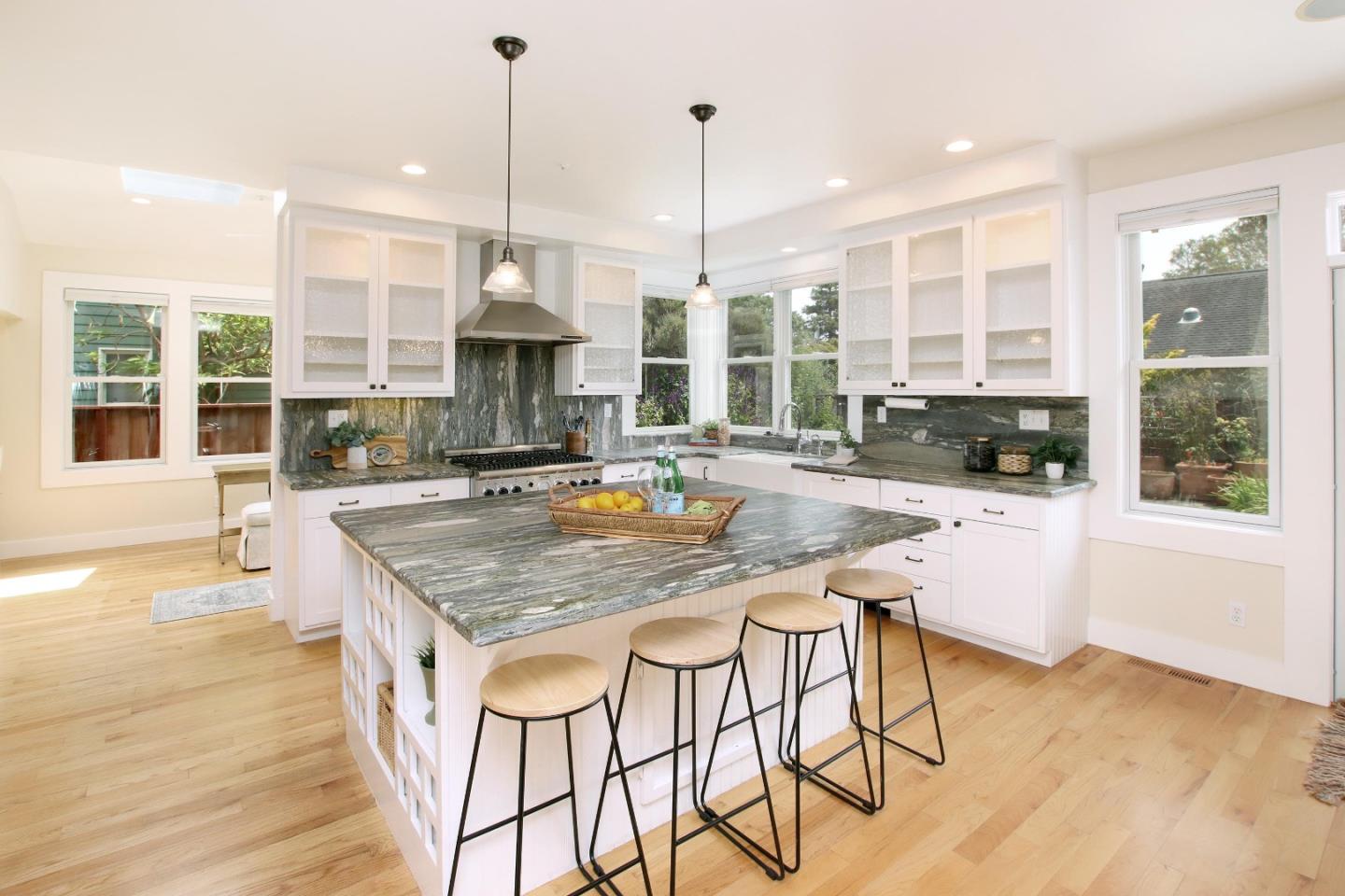 Detail Gallery Image 11 of 54 For 510 Windham St, Santa Cruz,  CA 95062 - 3 Beds | 2/1 Baths