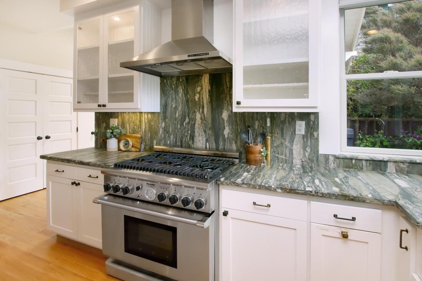 Detail Gallery Image 12 of 54 For 510 Windham St, Santa Cruz,  CA 95062 - 3 Beds | 2/1 Baths