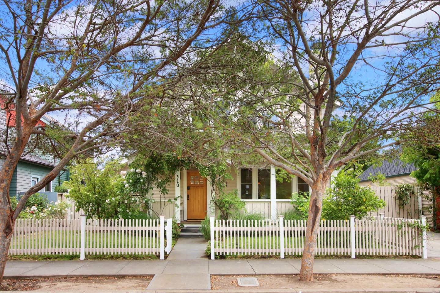 Detail Gallery Image 2 of 54 For 510 Windham St, Santa Cruz,  CA 95062 - 3 Beds | 2/1 Baths