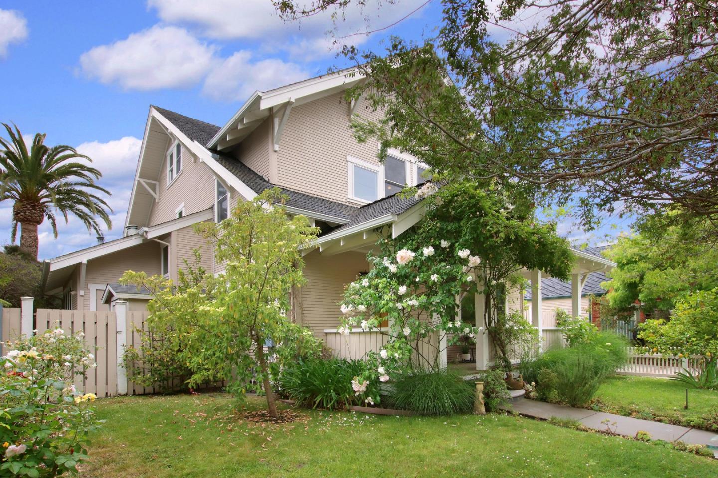 Detail Gallery Image 3 of 54 For 510 Windham St, Santa Cruz,  CA 95062 - 3 Beds | 2/1 Baths