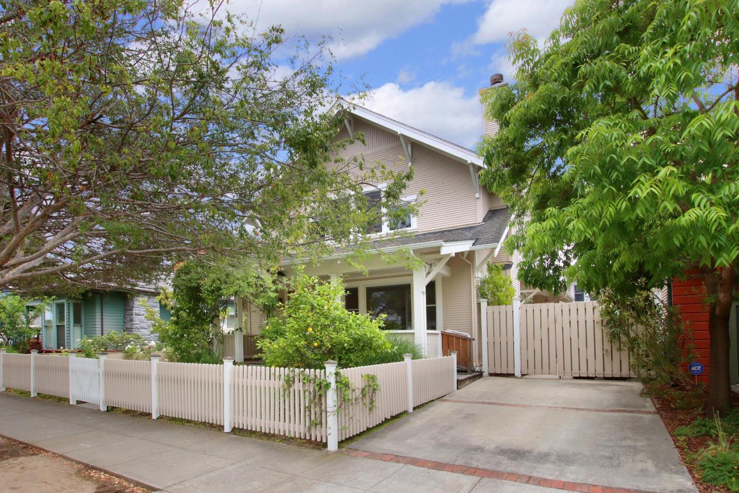 Detail Gallery Image 4 of 54 For 510 Windham St, Santa Cruz,  CA 95062 - 3 Beds | 2/1 Baths