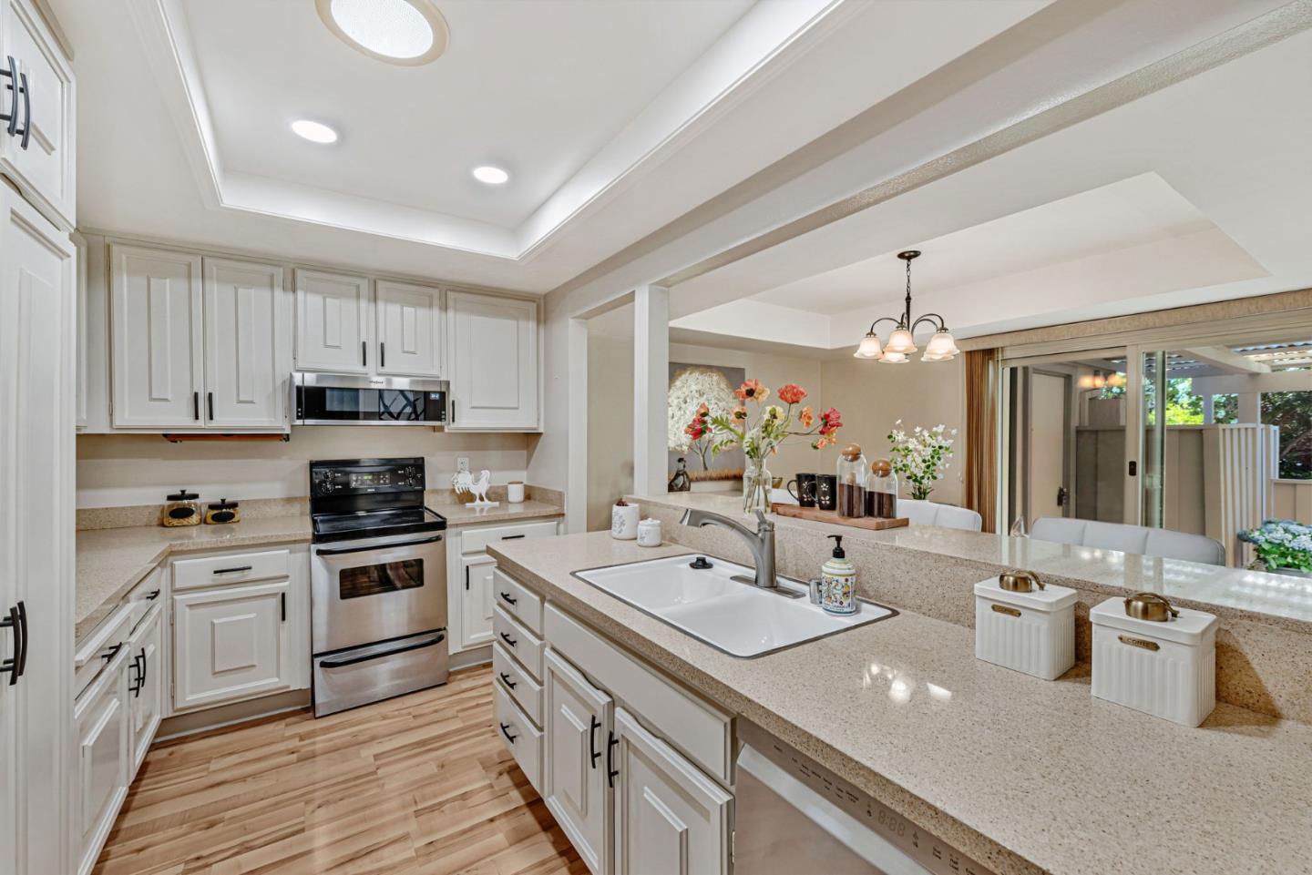 Detail Gallery Image 12 of 46 For 5441 Cribari Grn, San Jose,  CA 95135 - 2 Beds | 2 Baths