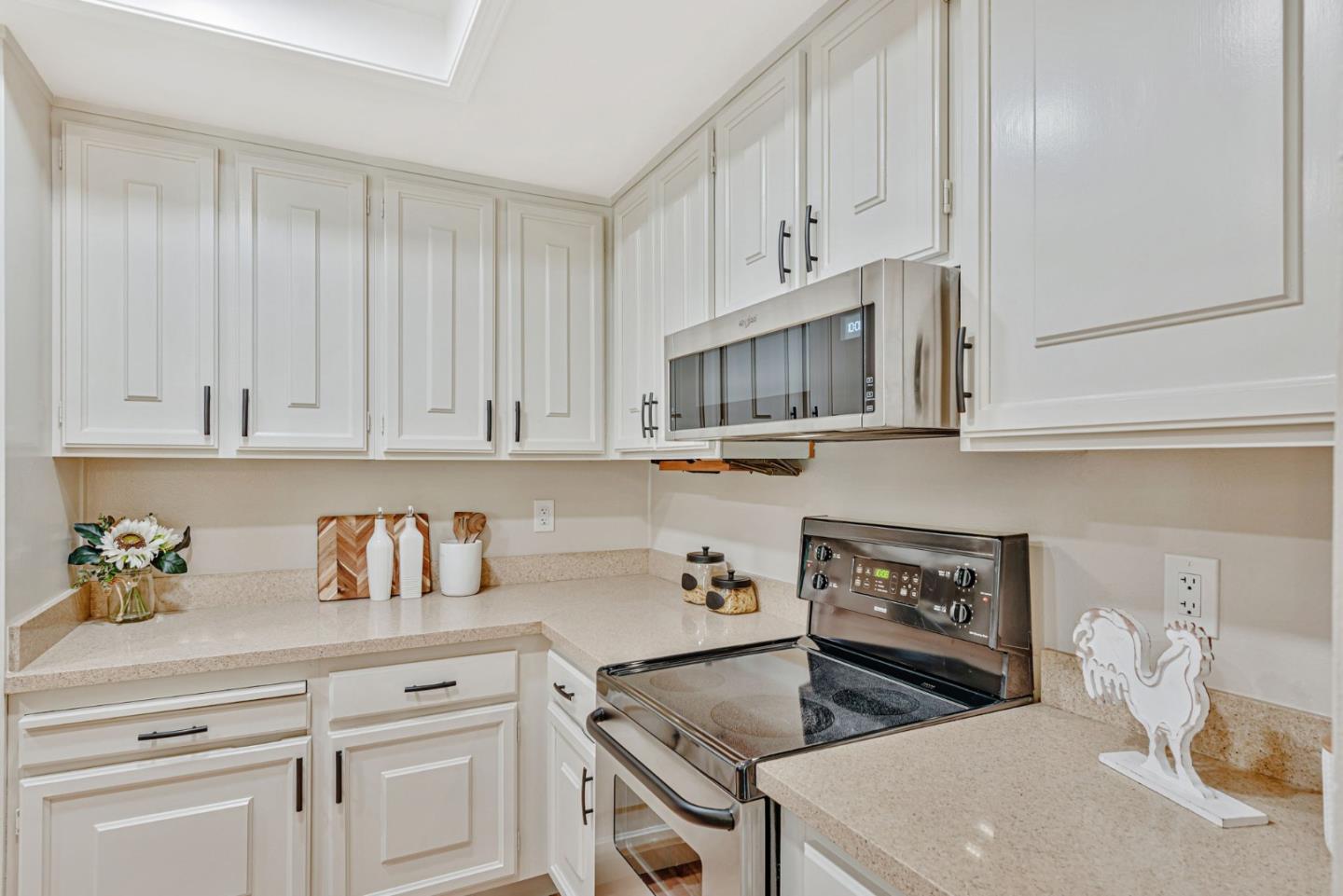 Detail Gallery Image 8 of 46 For 5441 Cribari Grn, San Jose,  CA 95135 - 2 Beds | 2 Baths