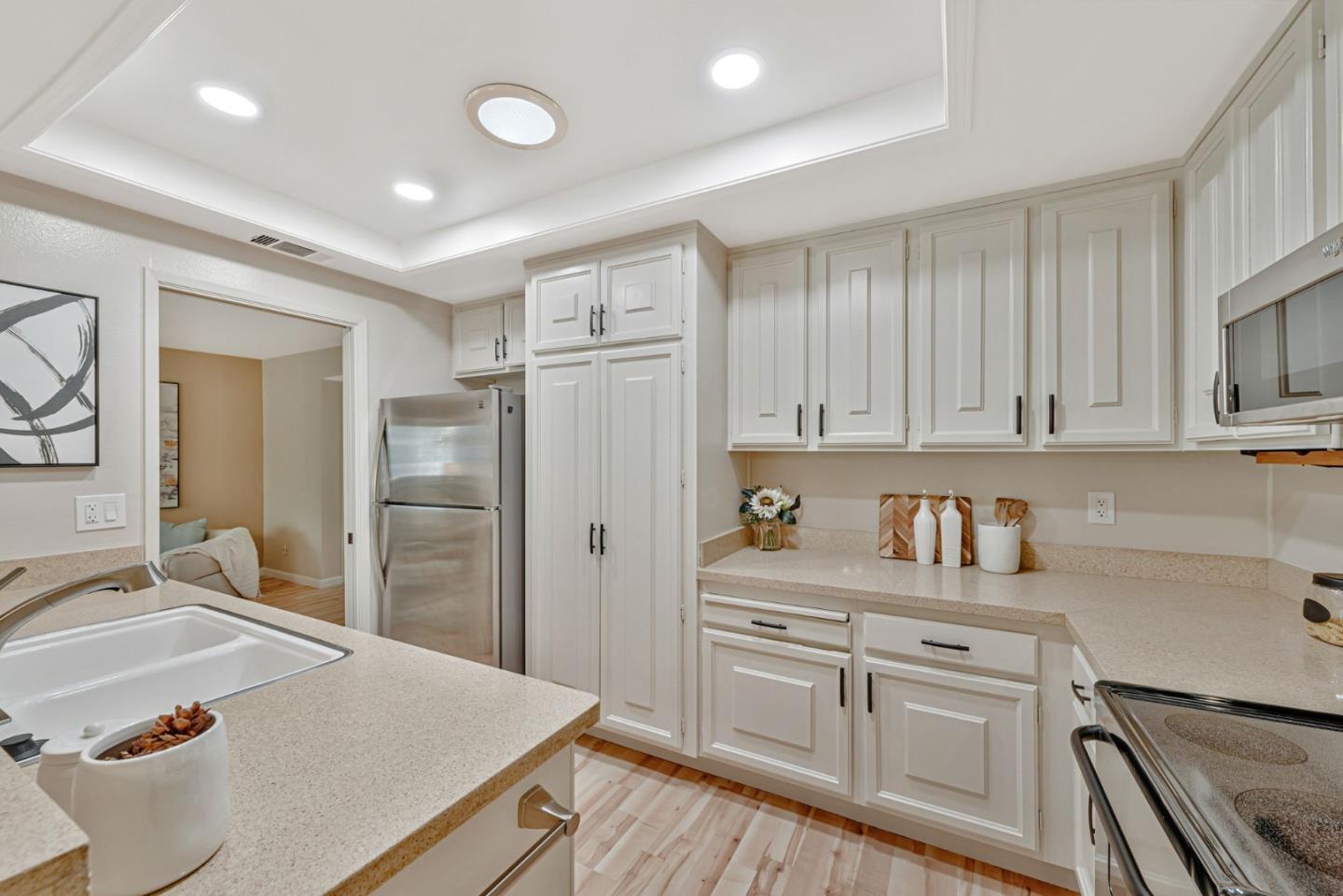Detail Gallery Image 9 of 46 For 5441 Cribari Grn, San Jose,  CA 95135 - 2 Beds | 2 Baths