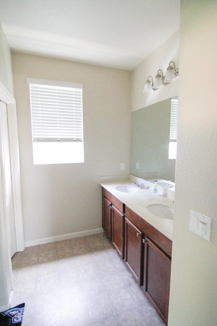 Detail Gallery Image 13 of 21 For 120 Sturla Way, Gilroy,  CA 95020 - 3 Beds | 2/1 Baths