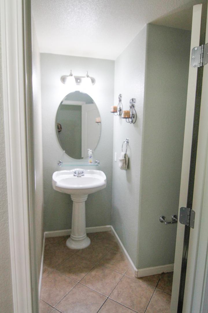 Detail Gallery Image 4 of 21 For 120 Sturla Way, Gilroy,  CA 95020 - 3 Beds | 2/1 Baths