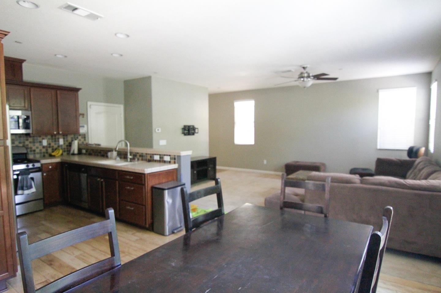Detail Gallery Image 7 of 21 For 120 Sturla Way, Gilroy,  CA 95020 - 3 Beds | 2/1 Baths