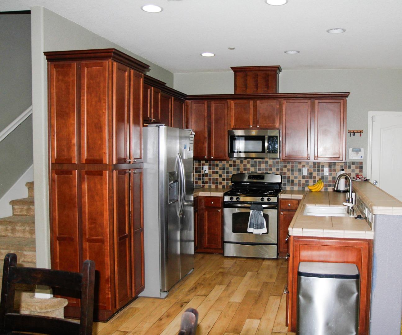 Detail Gallery Image 8 of 21 For 120 Sturla Way, Gilroy,  CA 95020 - 3 Beds | 2/1 Baths