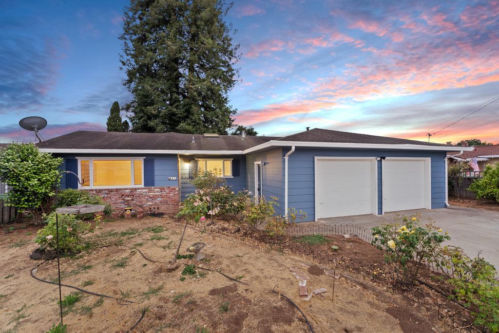 Detail Gallery Image 1 of 40 For 21 Karen Dr, Watsonville,  CA 95076 - 3 Beds | 2 Baths