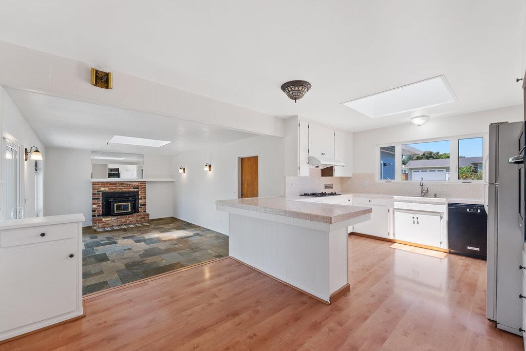Detail Gallery Image 4 of 40 For 21 Karen Dr, Watsonville,  CA 95076 - 3 Beds | 2 Baths
