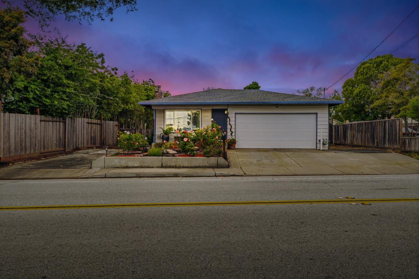 Detail Gallery Image 30 of 30 For 2259 Chanticleer Ave, Santa Cruz,  CA 95062 - 3 Beds | 2 Baths