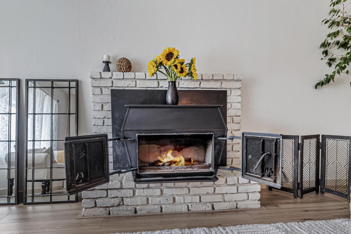 Detail Gallery Image 6 of 30 For 2259 Chanticleer Ave, Santa Cruz,  CA 95062 - 3 Beds | 2 Baths
