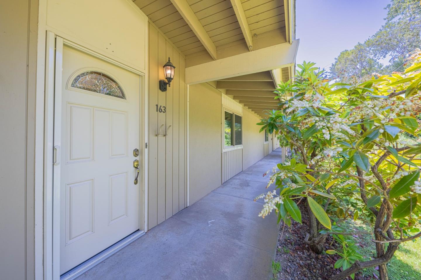 Detail Gallery Image 2 of 38 For 163 Hacienda Carmel, Carmel,  CA 93923 - 2 Beds | 2 Baths