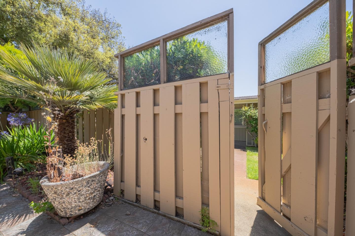 Detail Gallery Image 21 of 38 For 163 Hacienda Carmel, Carmel,  CA 93923 - 2 Beds | 2 Baths