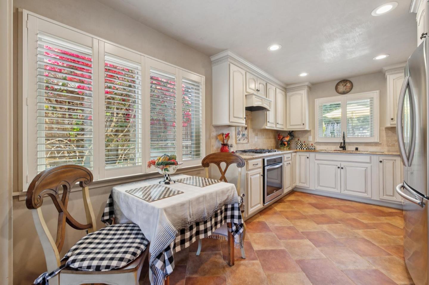 Detail Gallery Image 11 of 28 For 26231 Isabella Ave, Carmel,  CA 93923 - 2 Beds | 2 Baths