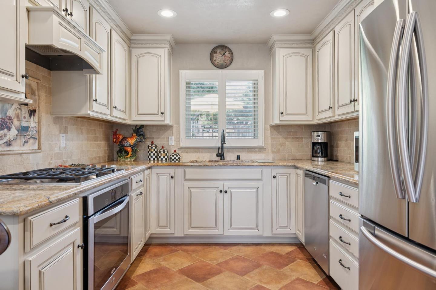 Detail Gallery Image 12 of 28 For 26231 Isabella Ave, Carmel,  CA 93923 - 2 Beds | 2 Baths