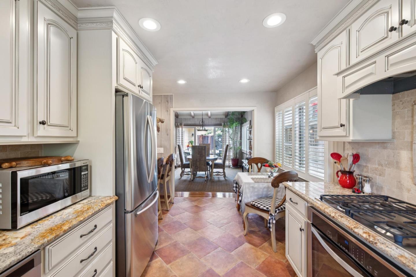 Detail Gallery Image 14 of 28 For 26231 Isabella Ave, Carmel,  CA 93923 - 2 Beds | 2 Baths