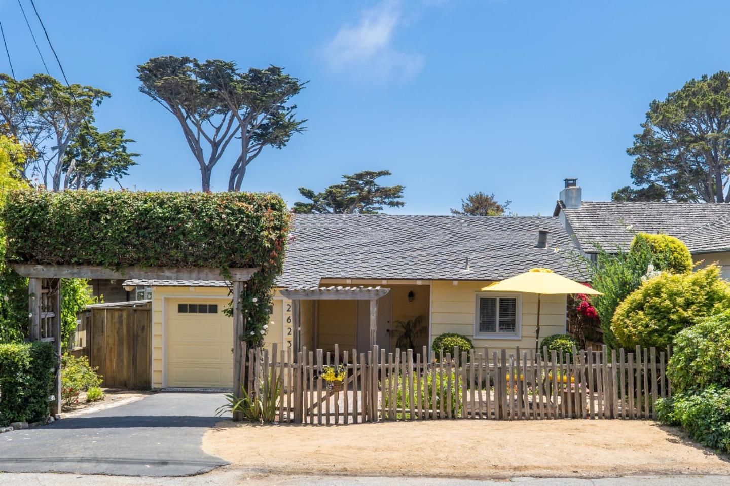 Detail Gallery Image 2 of 28 For 26231 Isabella Ave, Carmel,  CA 93923 - 2 Beds | 2 Baths