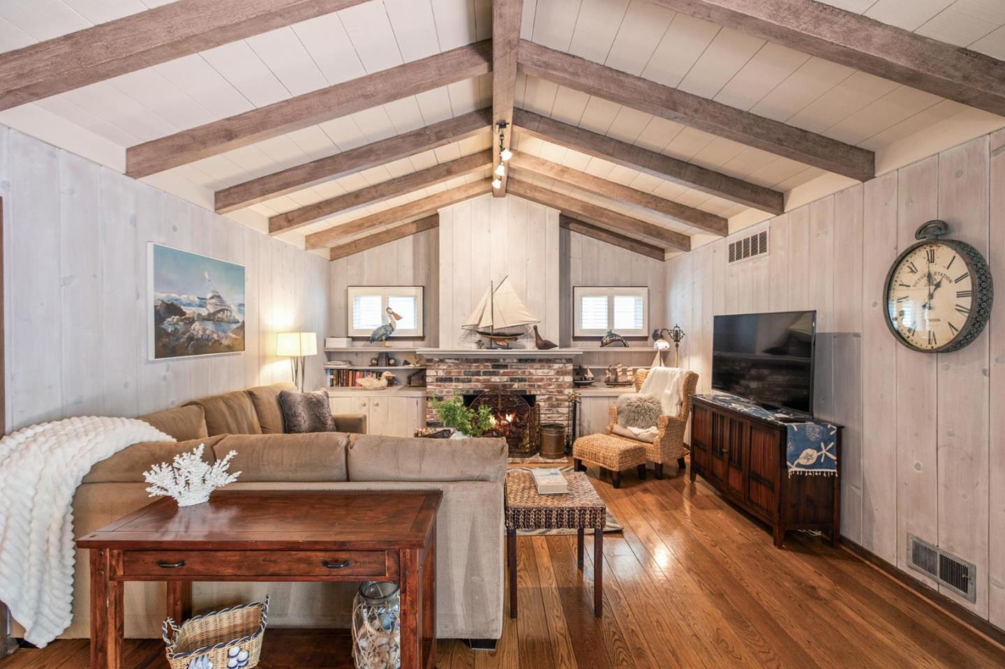 Detail Gallery Image 5 of 28 For 26231 Isabella Ave, Carmel,  CA 93923 - 2 Beds | 2 Baths