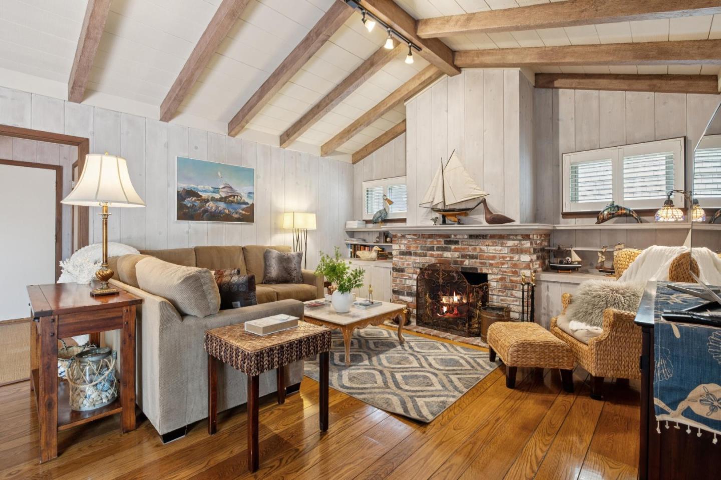 Detail Gallery Image 7 of 28 For 26231 Isabella Ave, Carmel,  CA 93923 - 2 Beds | 2 Baths